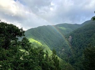 山と虹