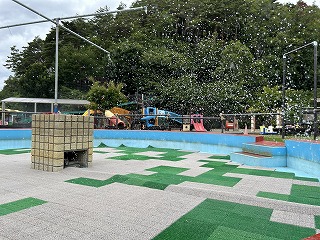 ふんすい広場で水が出ている